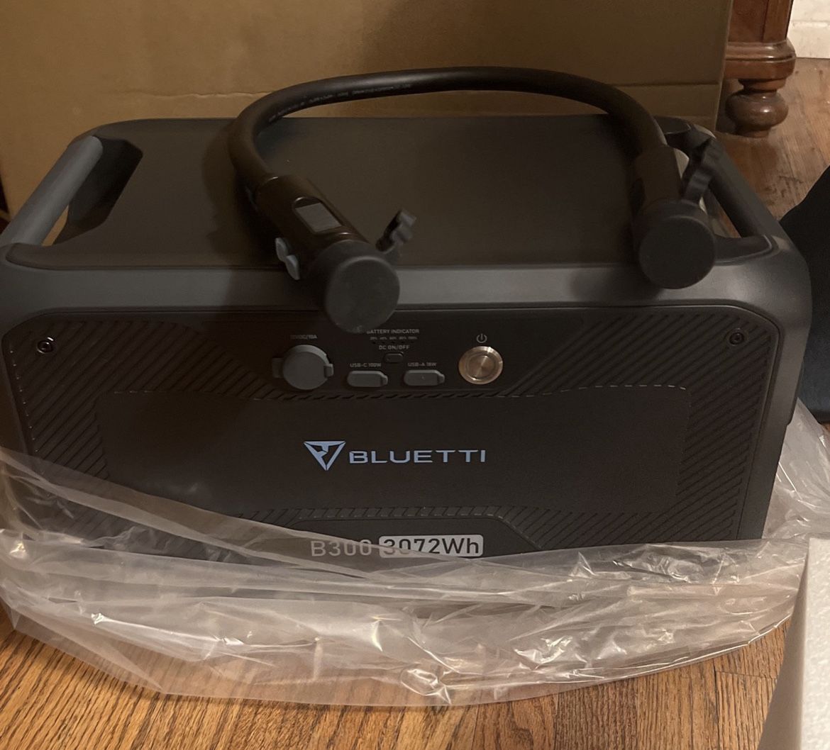 Bluetti B300 Expansion Battery 3072 Watts- New Bought July 2023