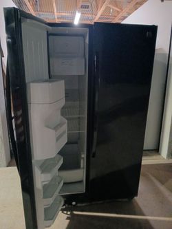Black Kenmore refrigerator
