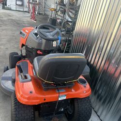 tractor Un Corta Césped 