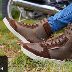 **Conquer the Road: Premium Leather Motorcycle Boots**