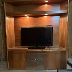 Solid Wood Entertainment Center INCLUDES Samsung Big Flat Screen TV 
