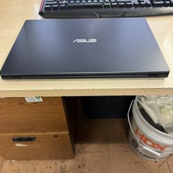 ASUS L510M 15.6” 1.1GHz 4GB 128GB Windows 11 Home With Charger