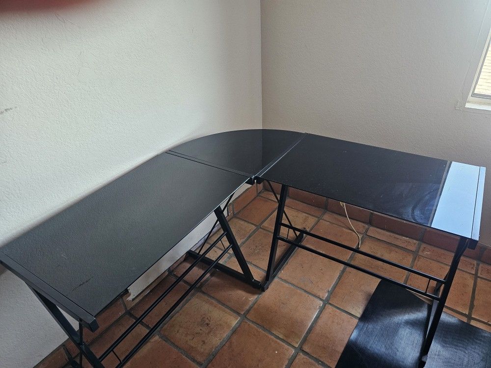 Corner Desk. Glass Tops Used In Great Condition.   It Also Has Roll Out Glass Key Board Shelf For Typing