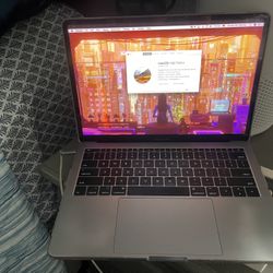 MacBook Pro (13-inch, 2017, Two Thunderbolt 3 ports)