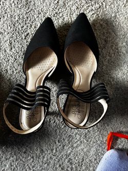 Life stride women’s Santa pump size 7