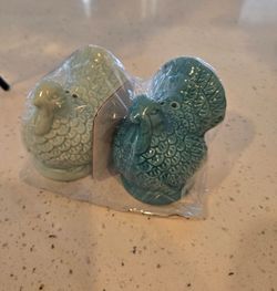 Ceramic Turkey Salt and Pepper Shakers the set of 2