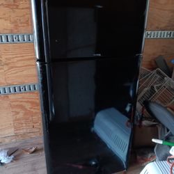 Black frost free frigidaire twenty one cubic foot 