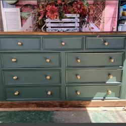 Long Rustic Hunter Green Solid Wood 9/Drawer Dresser 