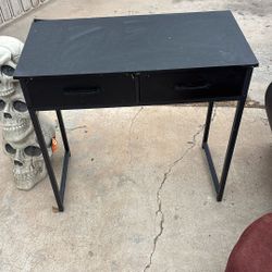 Black Desk/ Or Make Up
