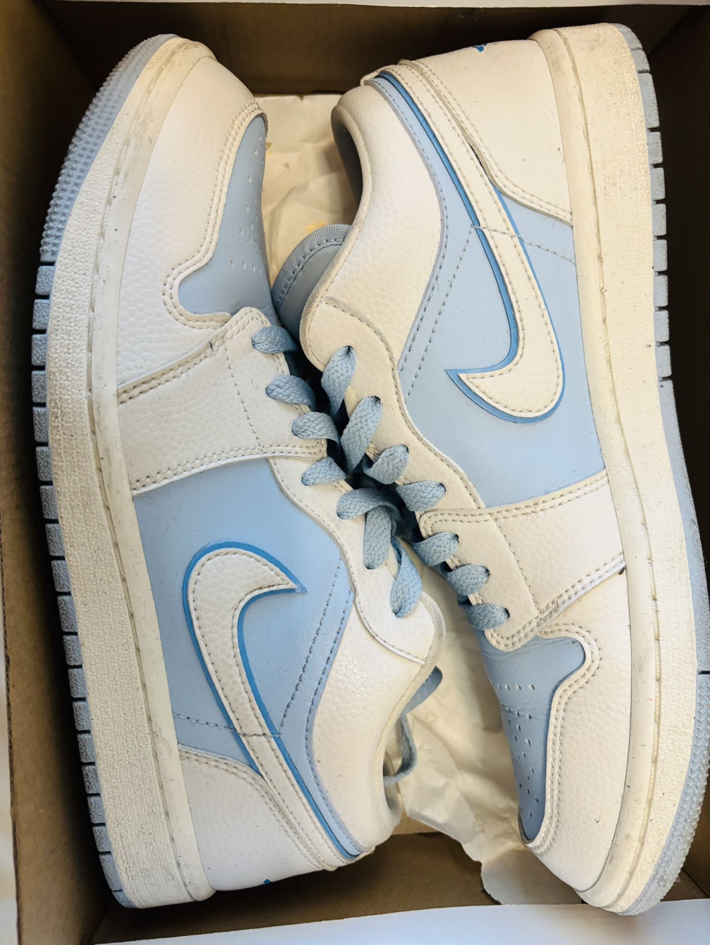 Woman’s Air Jordan 1 Low Se