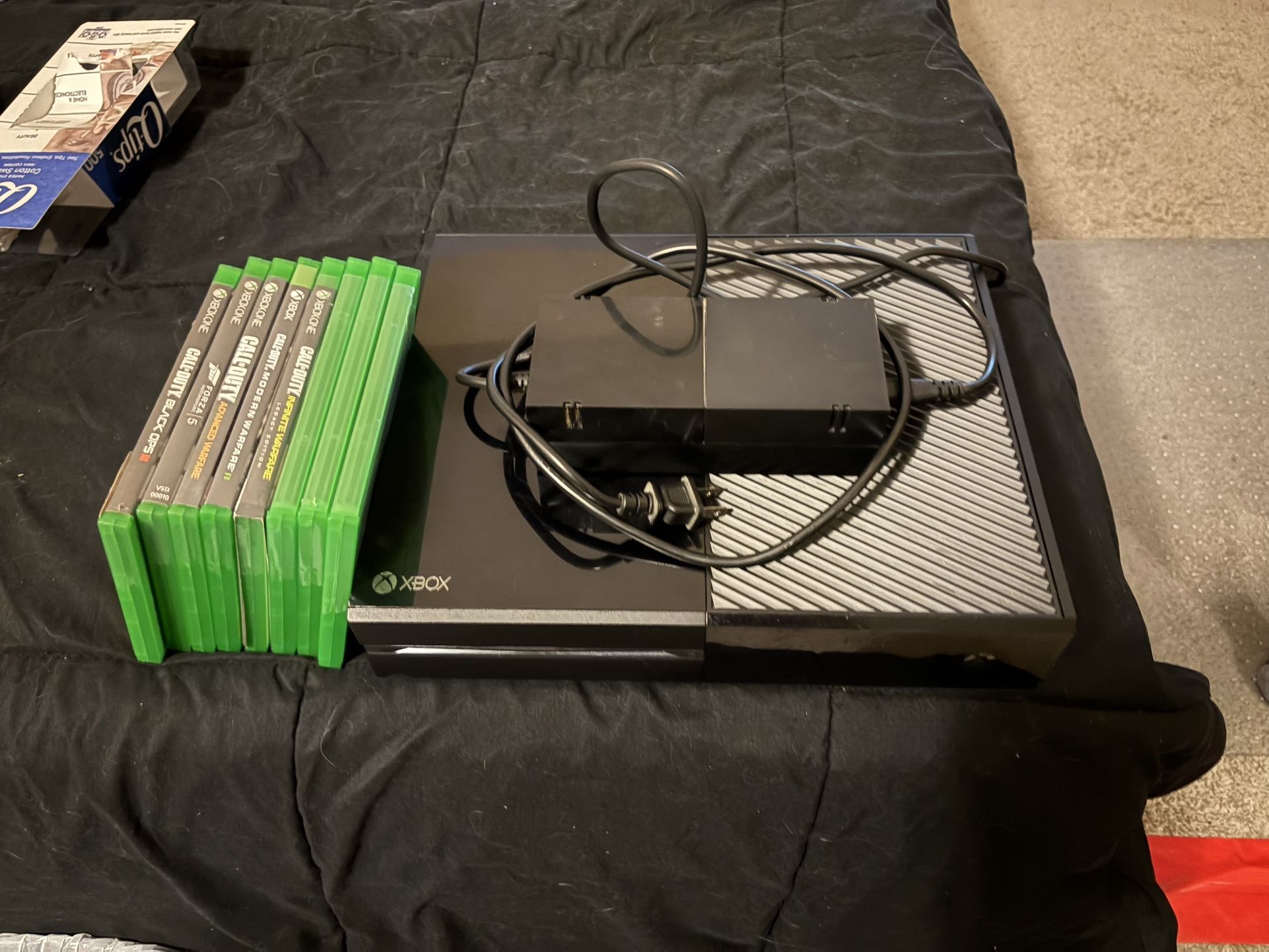 Xbox one W/ 8 Games