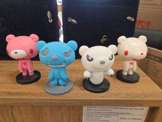 Grizzly/Deaddy bear figure lot.