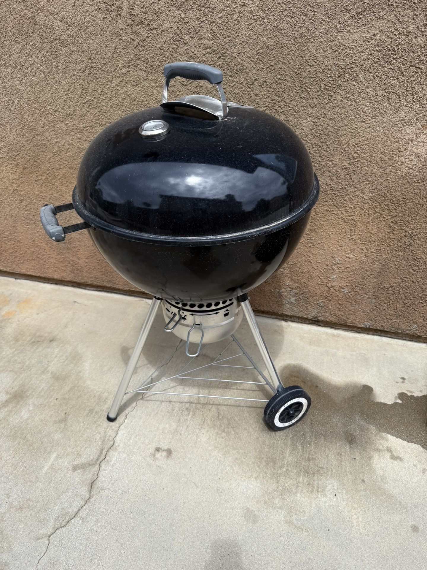 Webber 22” Original Kettle Premium Grill