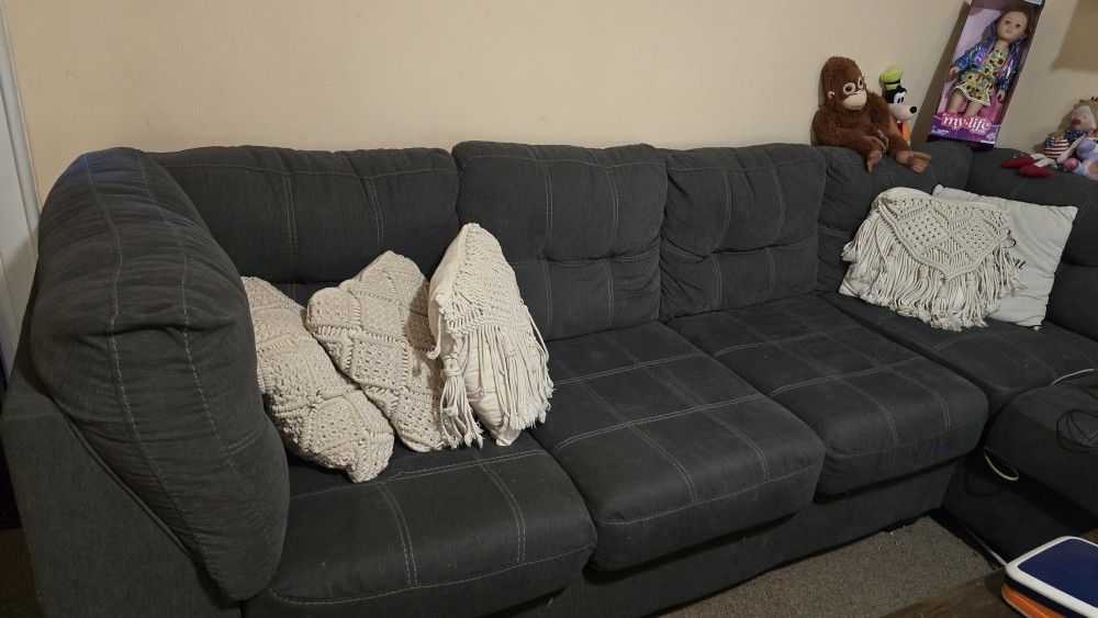 Maier 2-piece Sectional With Chaise L SHAPE Sofa