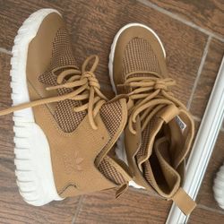 Adidas Size 5 Boys Shoes 