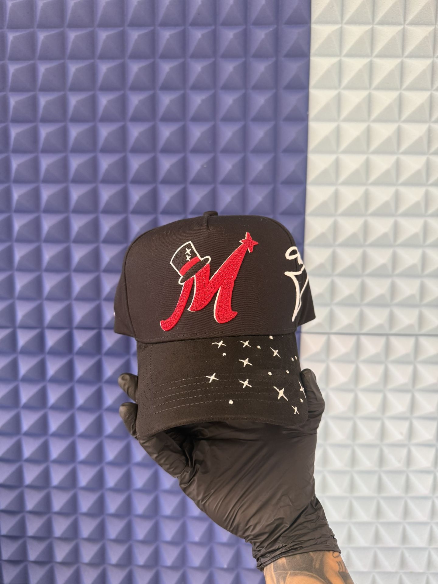 31 Hats Red "El Mago"