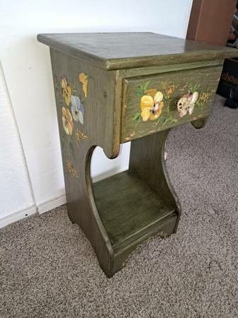 Wooden side table w/pull out drawers & painted flowers on it! 