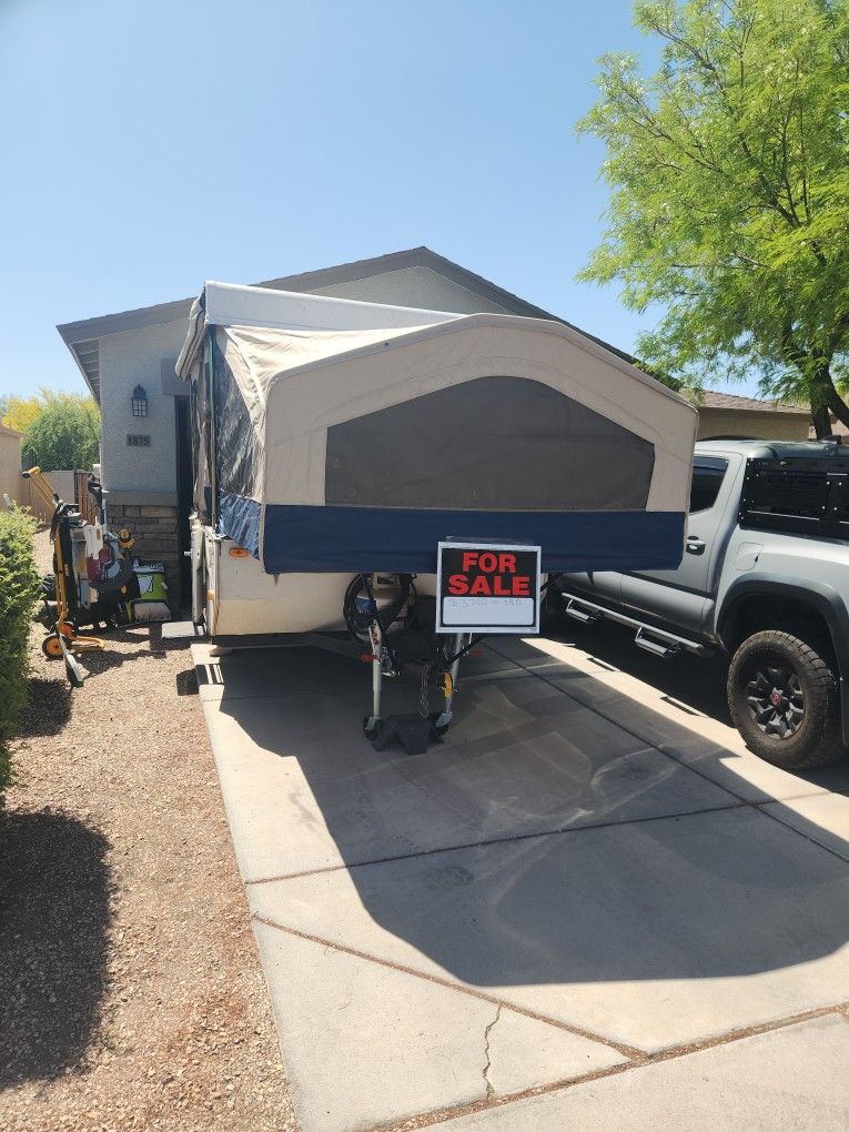 Flagstaff Forest River Popup Camper 206LTD