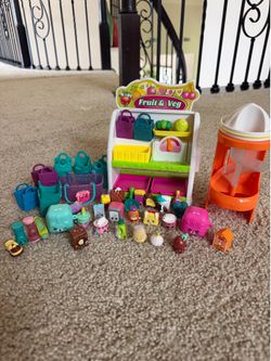 Shopkins Easy Squeezy Fruit and Veg Stand COMPLETE Playset