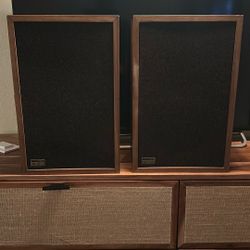 MC-1000 Realistic Bookshelf Speakers