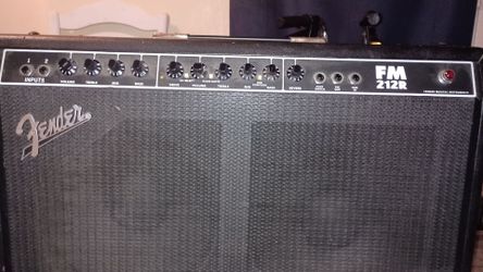 Fender FM 212R