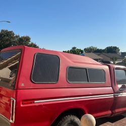 Vintage Leer Camper