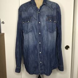 Levi’s Button Down Shirt 