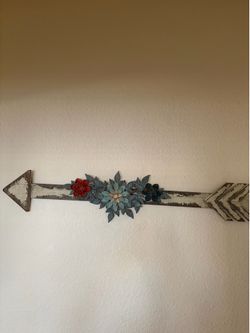 Rustic Floral Wood and Metal Arrow Wall Decor