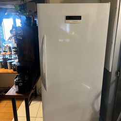 Refrigerator freezer