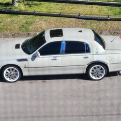 Set Of Tires And Rims 750 Each Town Car 114 Rins Tires 