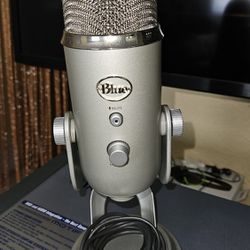 Blue Yeti Microphone Silver Like New 