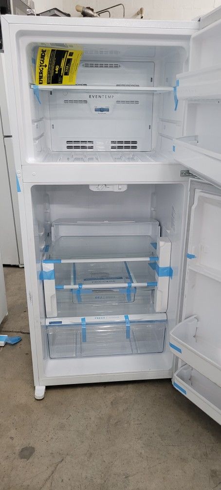 28 W Frigidaire Refrigerator Top Bottom