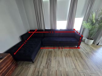 City Furniture Modern Sectional Sofa with Chaise - Excellent Condition