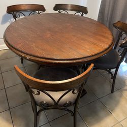 Round table with 4 chairs 