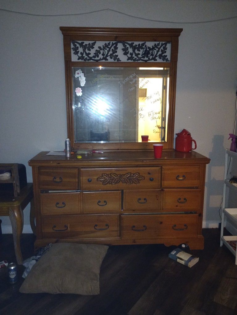 Moving Must Go ASAP Dresser And Mirror Combo $25 OBO