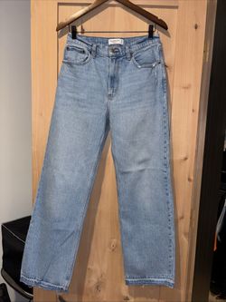 Abercrombie & fitch the 90’s relaxed Jean high rise size 29