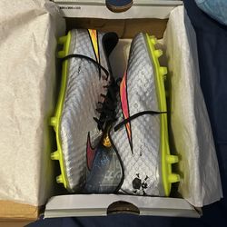 Soccer cleats