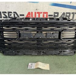 2019 - 2020 - 2024 DODGE RAM 2500 3500 FRONT GRILLE OEM AX98296 w/camera hole