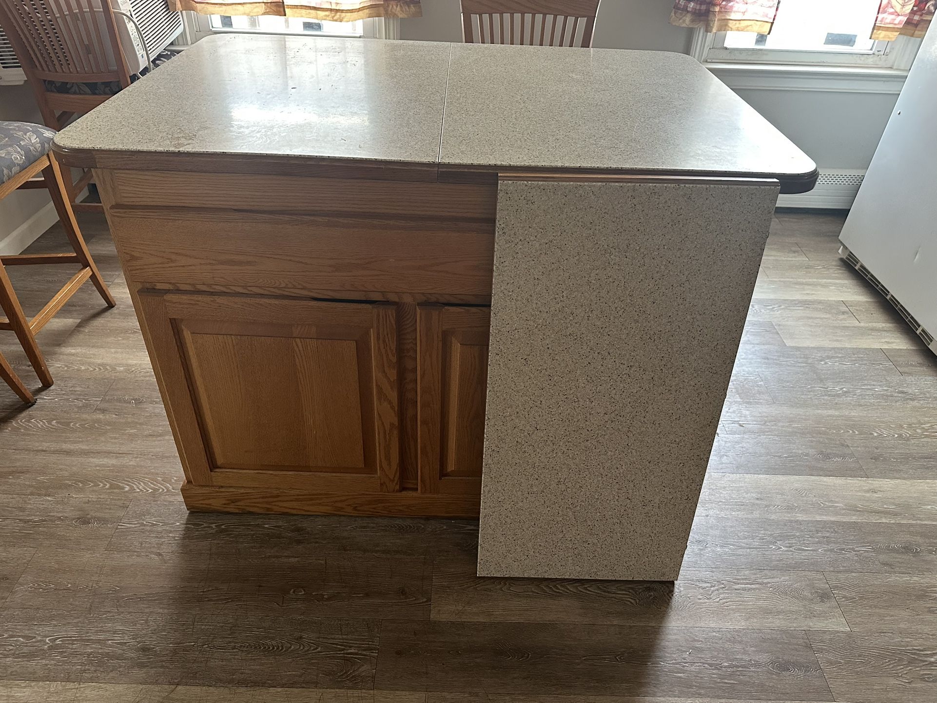 Island Table with 4 Chairs
