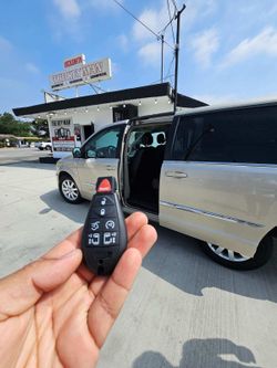 Car Keys N Remotes/ Llaves Con Control