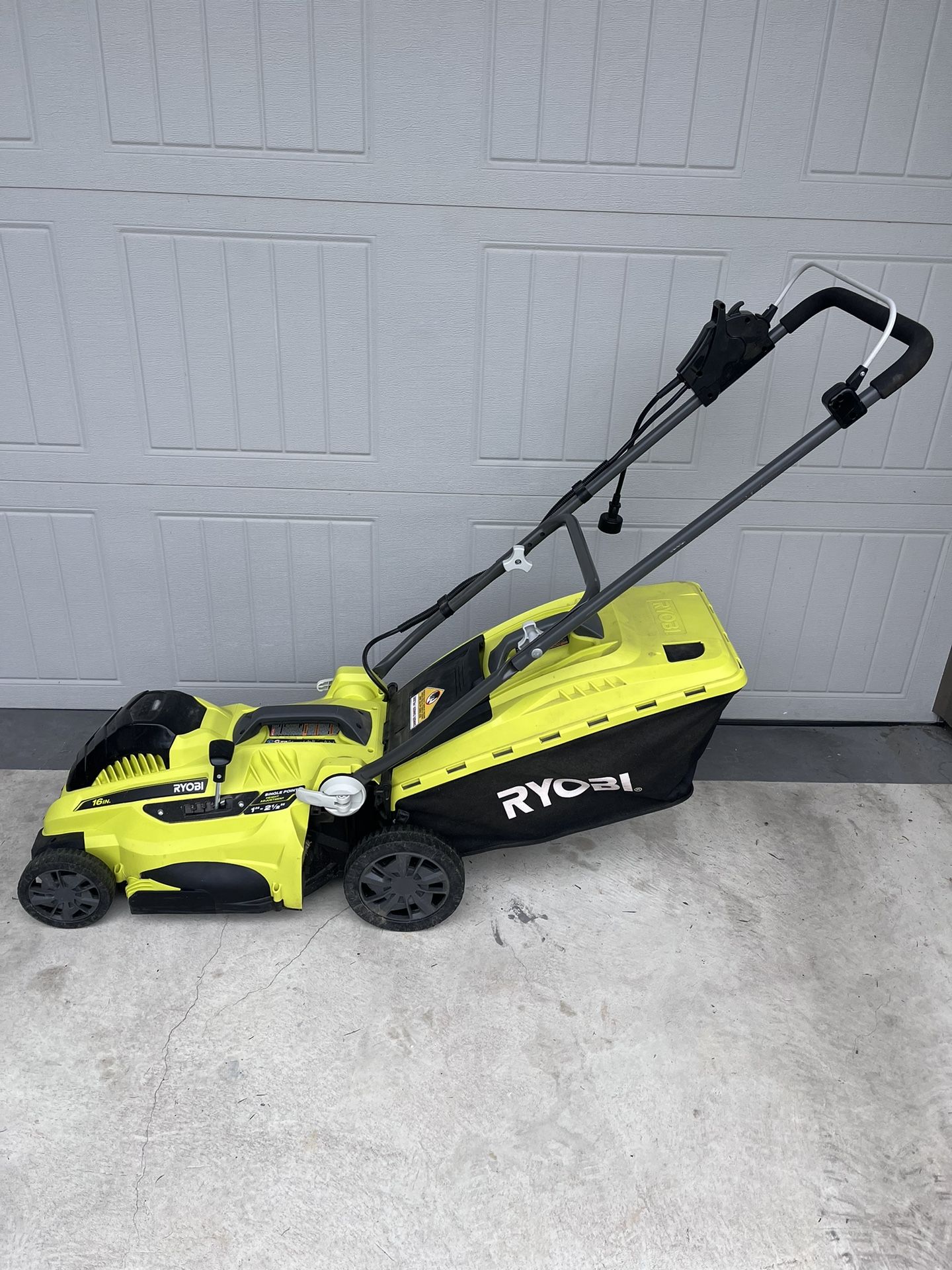 Electric 16" 13amp Plug In Lawn Mower Ryobi