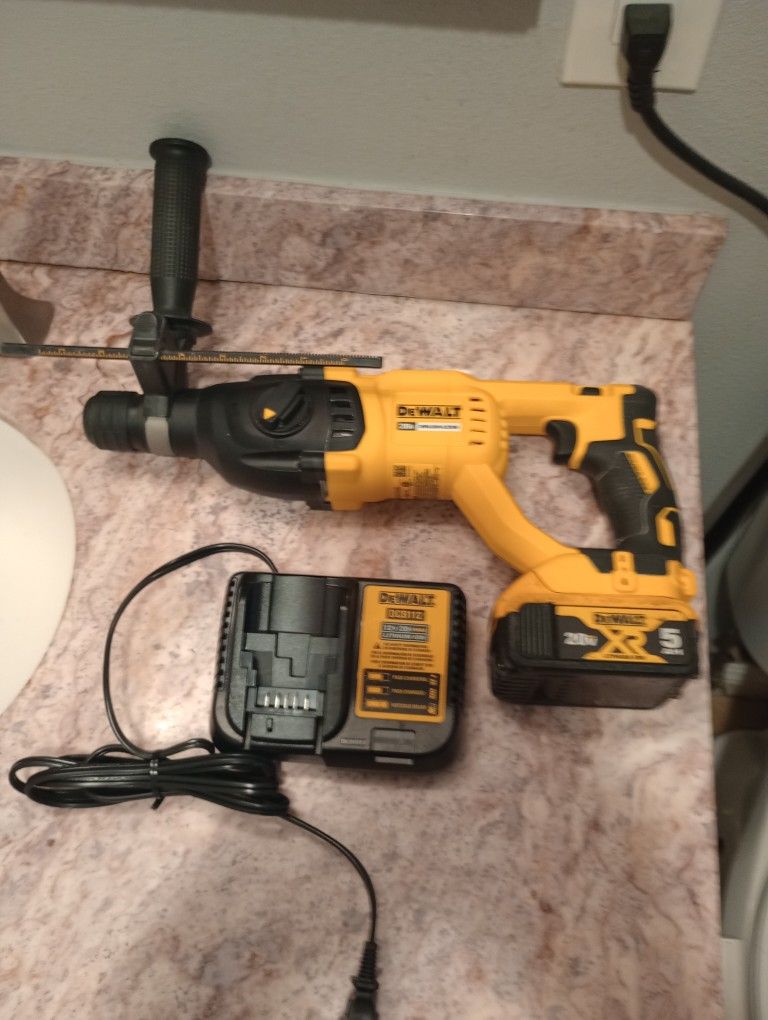 Dewhalt Rotary Hammer with Battery and Charger
