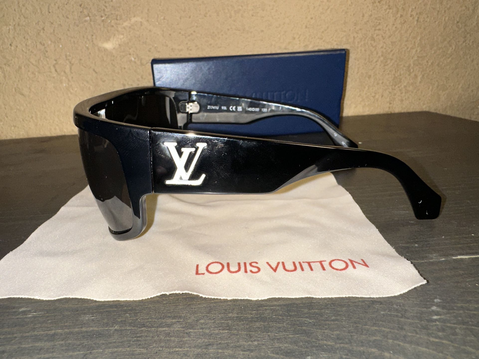 Louis Vuitton LV Cyclone Sunglasses for men for Sale in Miami, FL - OfferUp