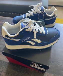 7 Women’s Reebok Rewind Run sneakers