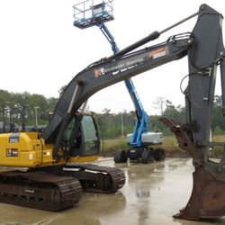 2018 John Deere 210G LC