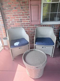 Wicker chair set and table