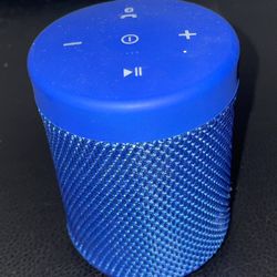   Wireless Speaker With Waterproof Fabric