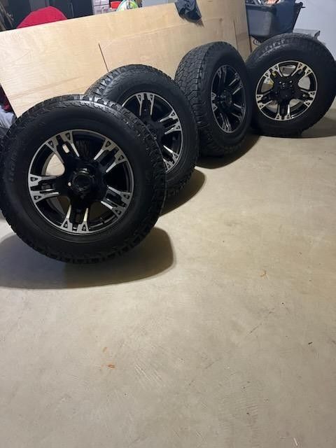 Hankook Dyno Pro Tires And Rims Like New 26570r16