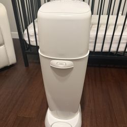 Diaper Genie Complete With Bag Refills 