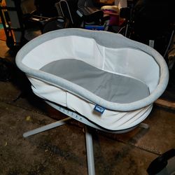HALO BassiNest Connected Swivel Sleeper 3.0, a smart bassinet